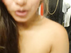 Латиноамериканская девка в порно чате ебёт себя длинным дилдо