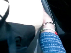 Водитель машины снял на смартфон как девка сосёт и дрочит член