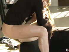 Вылизал анус красивой девушке Sandra Luberc и засадил свой член