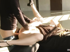 Вылизал анус красивой девушке Sandra Luberc и засадил свой член