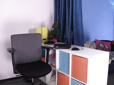 Молодая порно актриса Pola Sunshine сосёт члены и глотает сперму