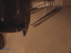 Девчонку поставили рачком и разработали анус большим фаллосом