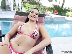 Негр пришёл в гости к горячей латинке Rose Monroe и отымел сучку