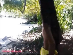 Тайская девка отсасывает и дрочит длинный член в райском месте