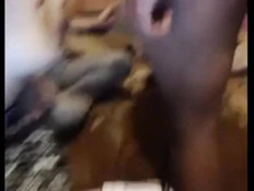 Две девушки в порно видеочате отсасывают и дрочат пареньку хуй