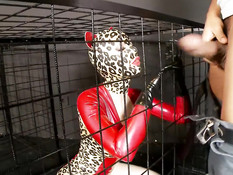 Выпустили из клетки и оттрахали рабыню в латексе Lucy Summers