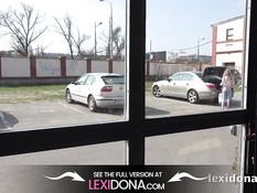 Парень ебёт на кровати развратных тёлок Lexi Dona и Gina Gerson