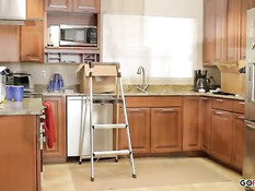 Зрелая Eva Karera и молодая Jasmine Gomez трахаются с пареньком