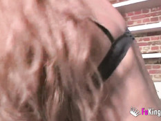 Худые пацаны отымели на кровати сисястую блондинку Alexa Blun