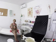 Дамочка с волосатым лобком в клинике ебётся со своим гинекологом