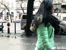 Девушка Ria Rodrigez согласилась трахаться в самом центре города