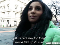 Девушка Ria Rodrigez согласилась трахаться в самом центре города