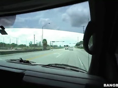 Ребята снимают на улице латинских шлюх и ебут в своём автобусе