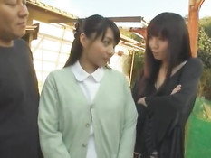 Красивым японским девушкам делают вагинальный и анальный фистинг