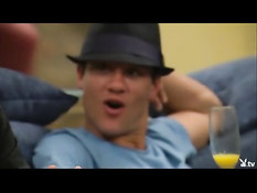 Участники свинг шоу на телеканале Playboy TV играют в секс игры