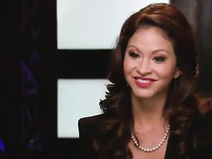 Свингеры купаются в бассейне и занимаются сексом на свинг пати