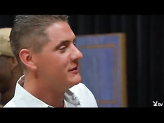 Пары собираются на вилле, чтобы участвовать в секс шоу свингеров