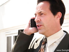 Грудастая шатенка с волосатым лобком ебётся с мужиком на диване