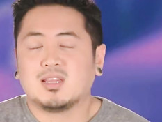 Свингеры принимают совместную ванну и занимаются сексом на шоу