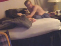 Парень в очках разбудил свою подругу и отымел раком на кровати