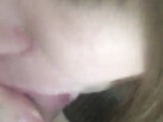 Девчонка в свитере дрочит бойфренду член и мастурбирует клитор