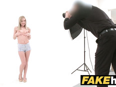 Молодую блондинку с маленькой грудью отодрали в бритую письку