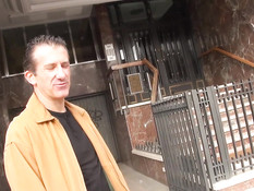 20-летняя испанская девушка занимается сексом с двумя мужиками