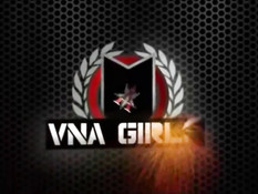 Темноволосая студентка с тату на пояснице мастурбировала на яхте