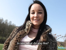 Снял в парке девушку из Бразилии Francys Belle и отымел в машине