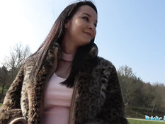 Снял в парке девушку из Бразилии Francys Belle и отымел в машине