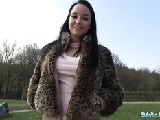 Снял в парке девушку из Бразилии Francys Belle и отымел в машине