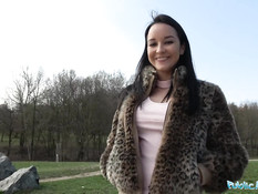 Снял в парке девушку из Бразилии Francys Belle и отымел в машине