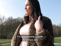 Снял в парке девушку из Бразилии Francys Belle и отымел в машине