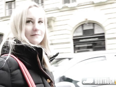 Пикапер снял на улице и отодрал юную блондинку Helena Valentine