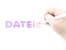 Брюнеточка с татуировкой на плече знает что такое оральный секс