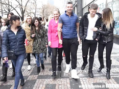 Пришедшие на секс вечеринку чешские девки охотно делают минет