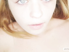 Девчонка с татуировками Anastasia Rose сделала минет на кастинге