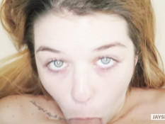 Девчонка с татуировками Anastasia Rose сделала минет на кастинге