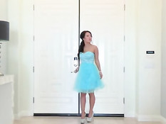 Горячую штучку Asa Akira залили спермой во время ганг банг оргии