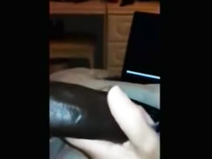 Сделала глубокий минет чёрному мужику и подрочила большой хуй