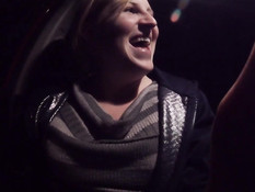 Блондинка делает бойфренду минет и даёт кончить на бритый лобок