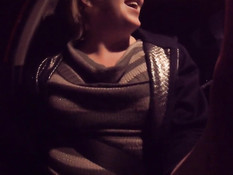 Блондинка делает бойфренду минет и даёт кончить на бритый лобок