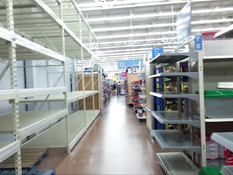 Блондинка делает бойфренду минет и даёт кончить на бритый лобок