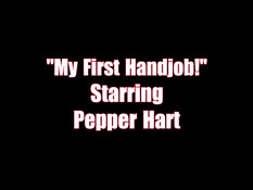 Хрупкая девчонка Pepper Hart доводит до семяизвержения ногами