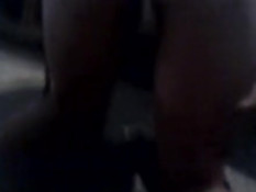 Латиноамериканская девка отсасывает и трётся красивой задницей