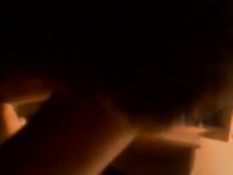 Латиноамериканская девка отсасывает и трётся красивой задницей