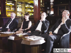 Молодая участница шоу на лучший костюм оттрахана после победы