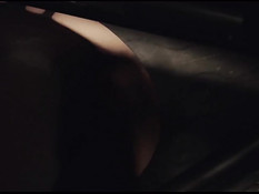 Связанную шлюху Claudia Rossi порют плетью и ебут в рот и пизду