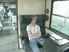 Перевозбуждённый армейский гей в поезде трахается с попутчиком