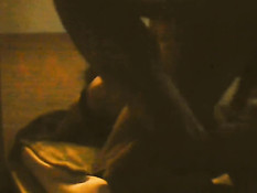 Поставил раком покорного голубого приятеля и засадил член в зад